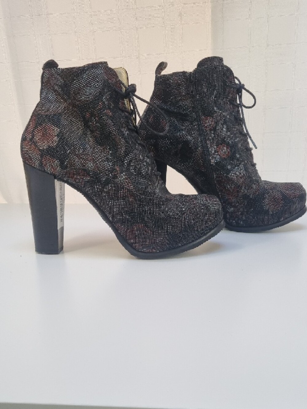Women's Black Textured Lace-Up Ankle Boots with Subtle Brown Accents